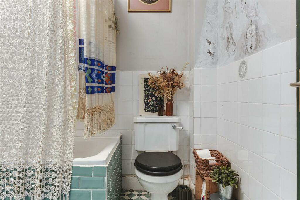 152 Clarence Road (Flat 2)-16.jpg