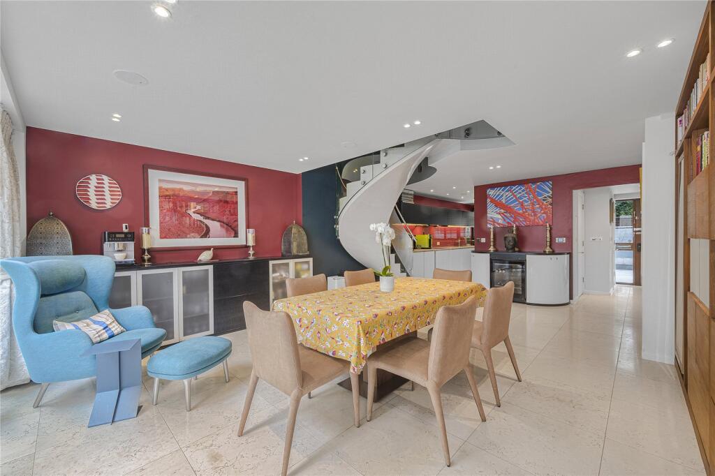 Kitchen/ Dining
