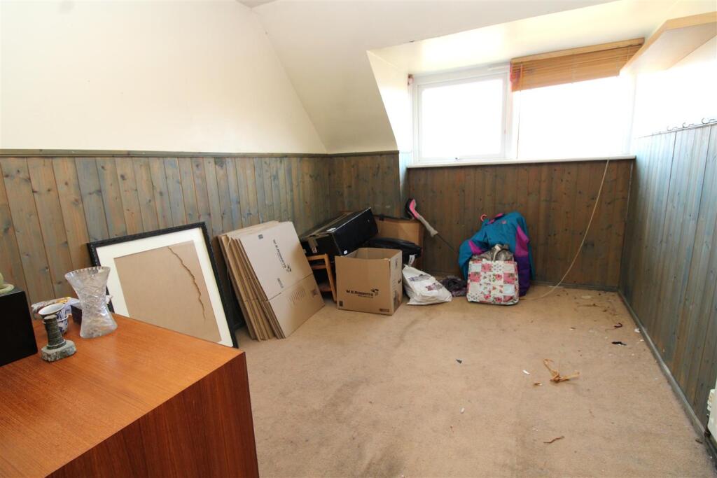 Bedroom 2.JPG