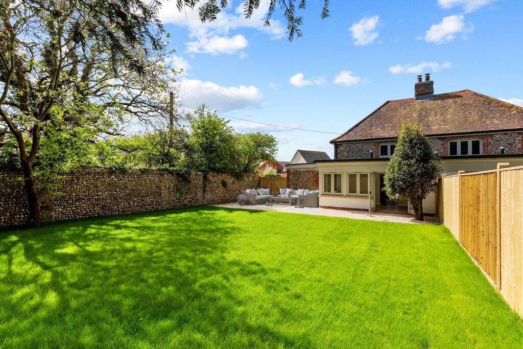 4 Courtwick Park ...