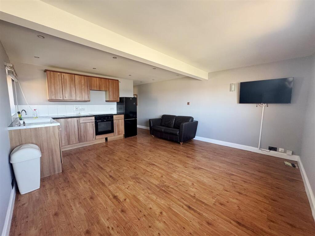 Open Plan Living Room/Kitchen