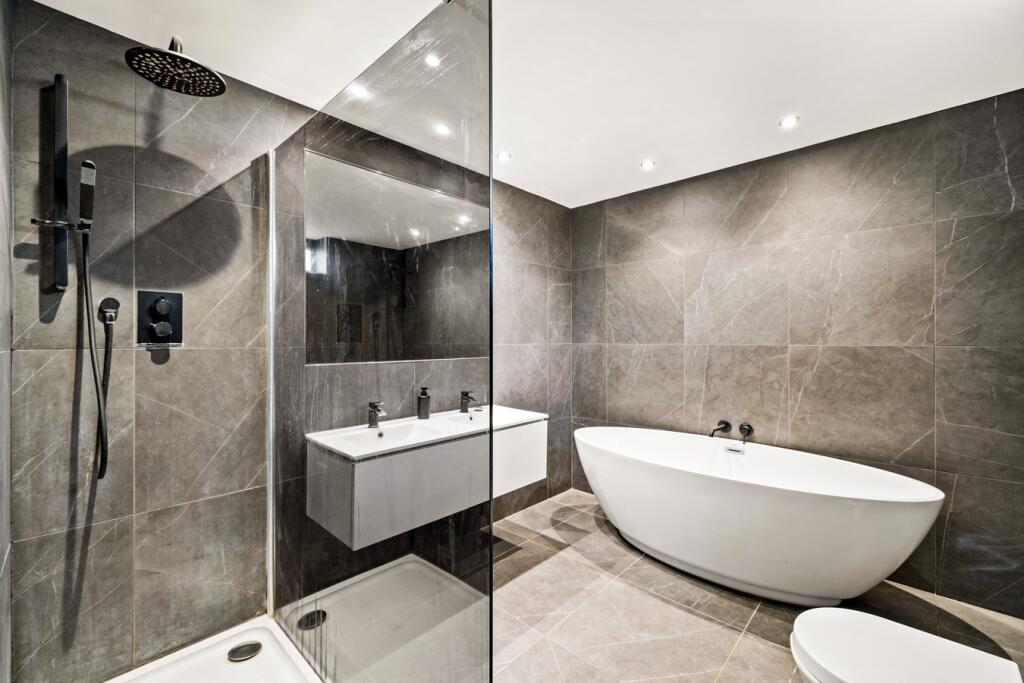 EN-SUITE TO BEDROOM ONE