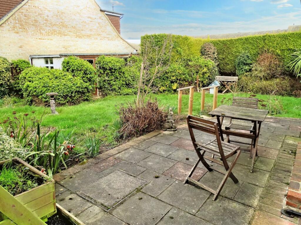 GOOD SIZE REAR GARDEN