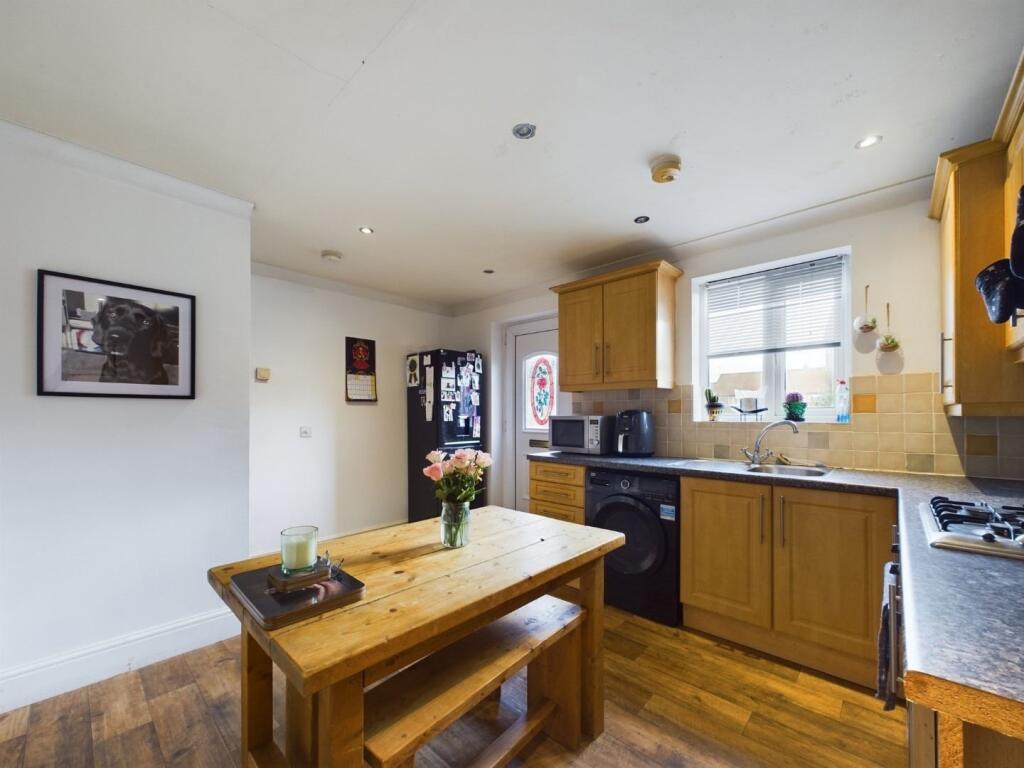 Kitchen/Dining Area