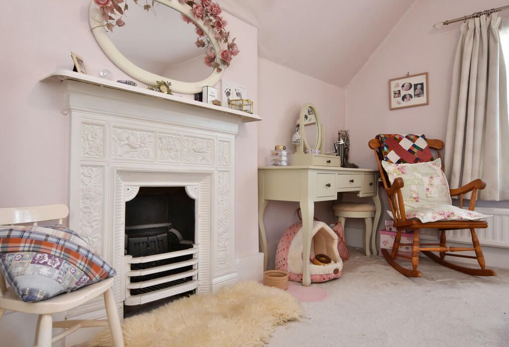 Bedroom 2 - Detai...