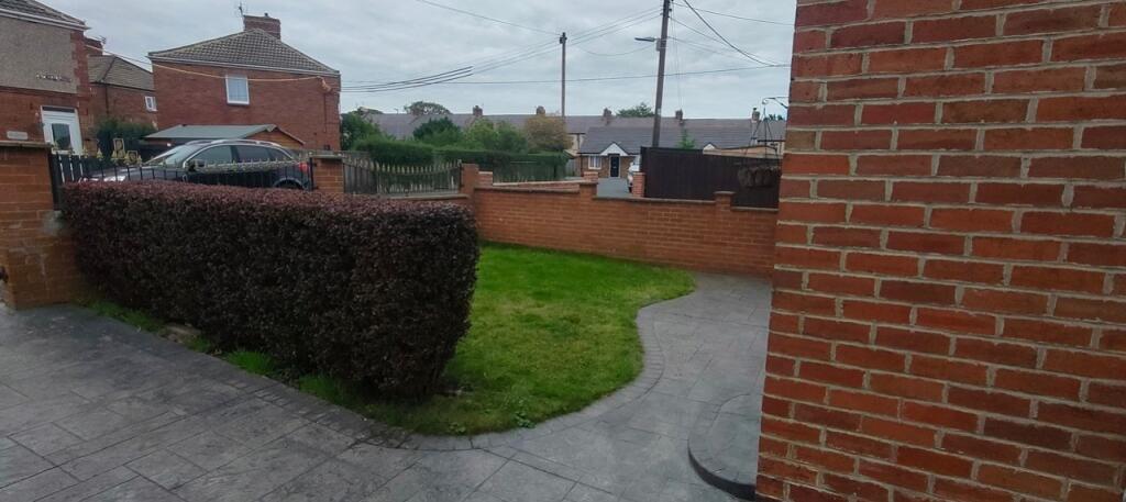FRONT GARDEN