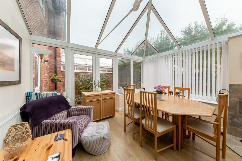 14 Delamere Close-009.jpg