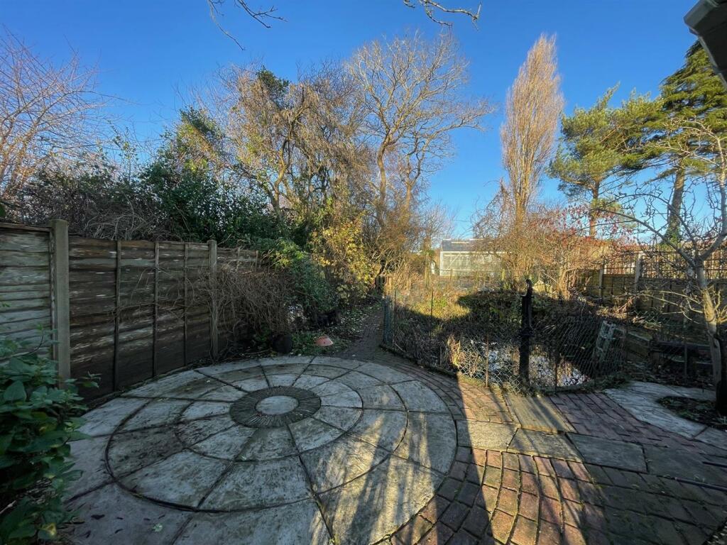 GARDEN 2.jpg