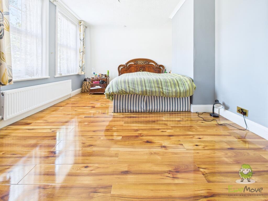 CAM01543G0-PR0148-STILL025