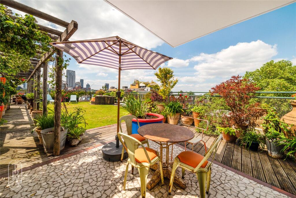 Shoreditch High Street, London, E1