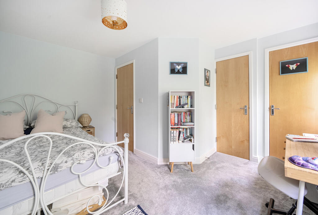 1299750-4-6830477...