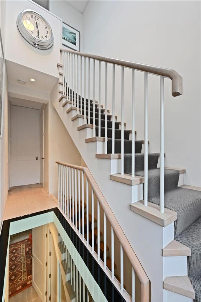 Southerton Road - Landing