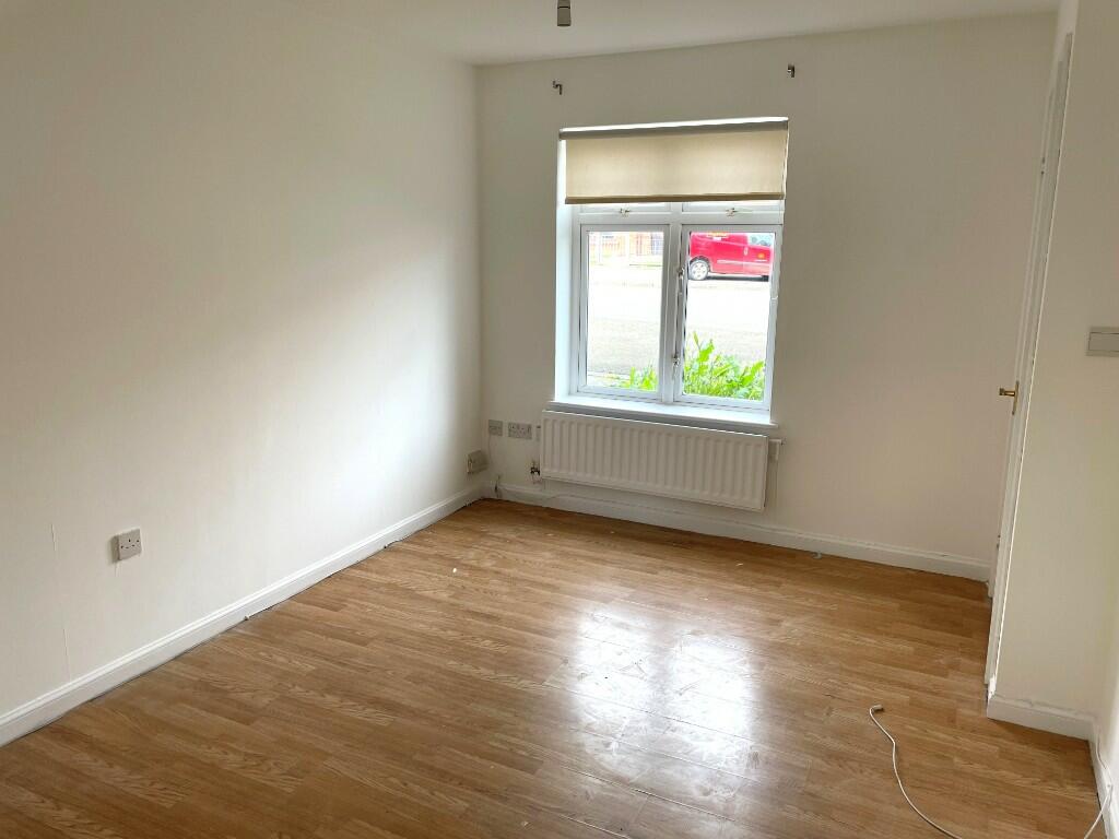 Lounge 4.1m x 3.9m
