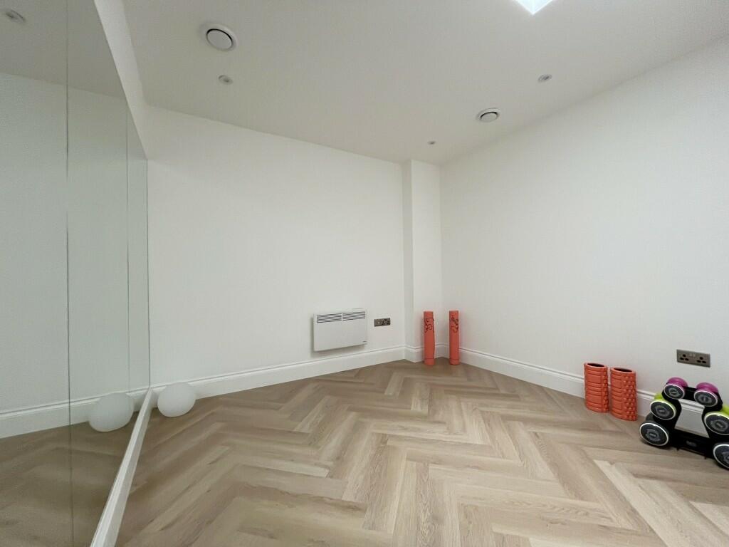 YOGA ROOM