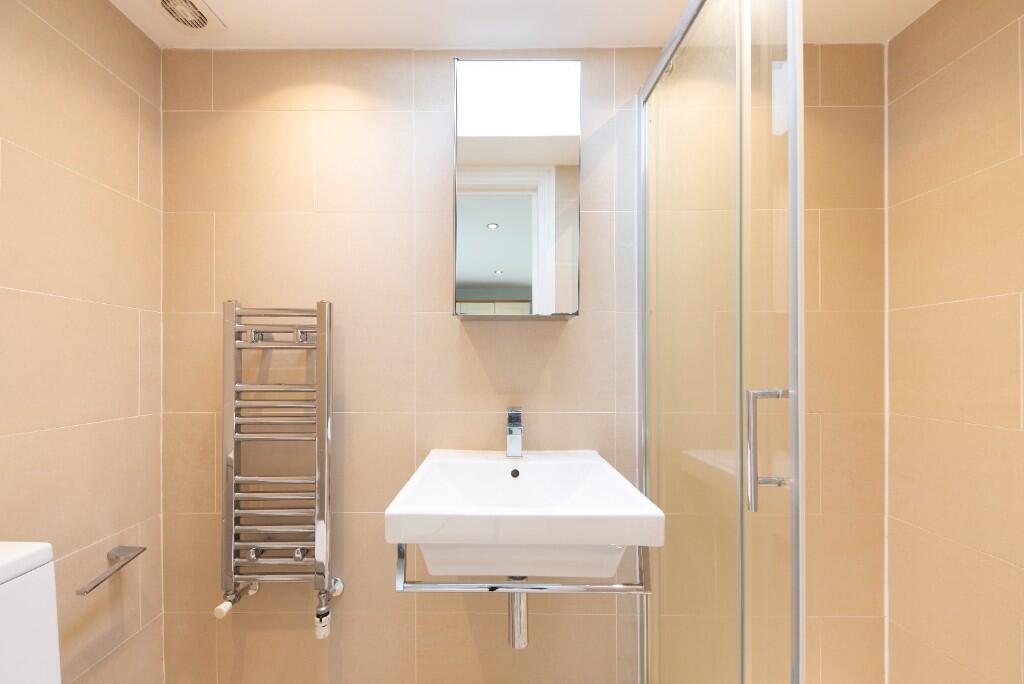 En suite shower