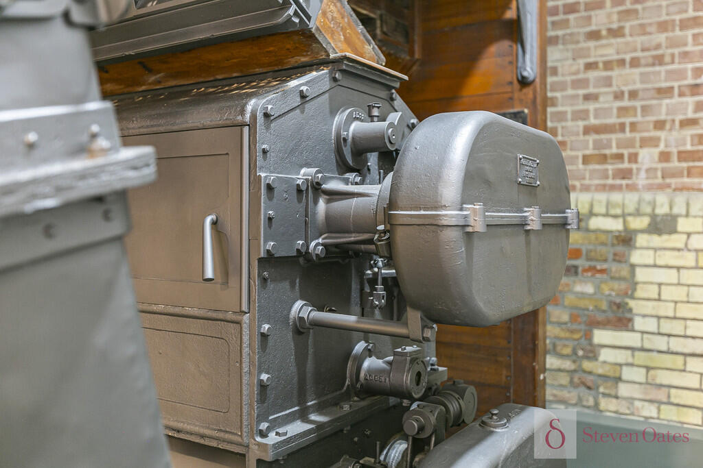 12_38213_watermar...