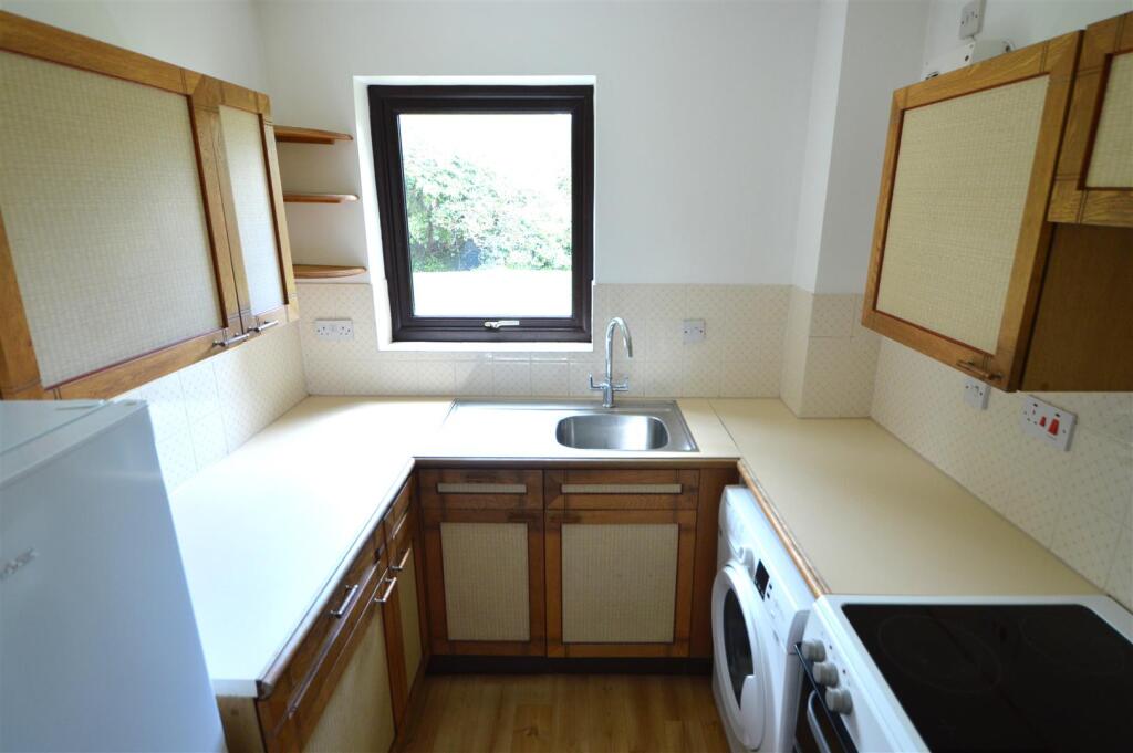 kitchen (2).JPG