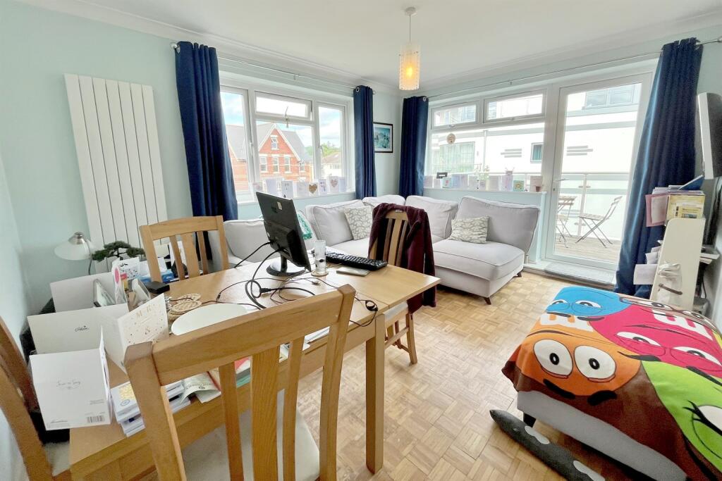 Living/Dining Area