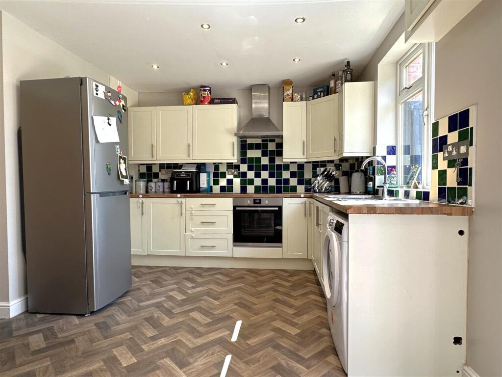 Modern Fitted Kitchen 466