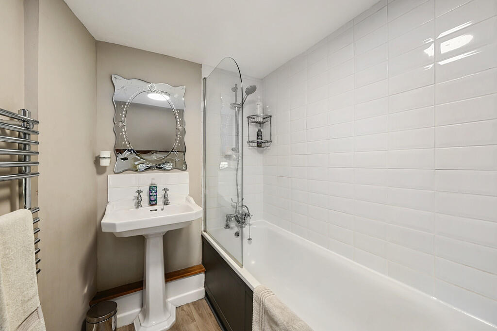 8 Landgate Square...