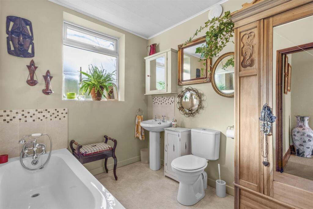 36 Coningsby Rd, HP13 5NY-7.jpg