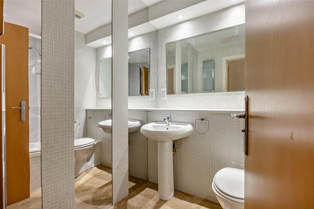 En-Suite Bathroom