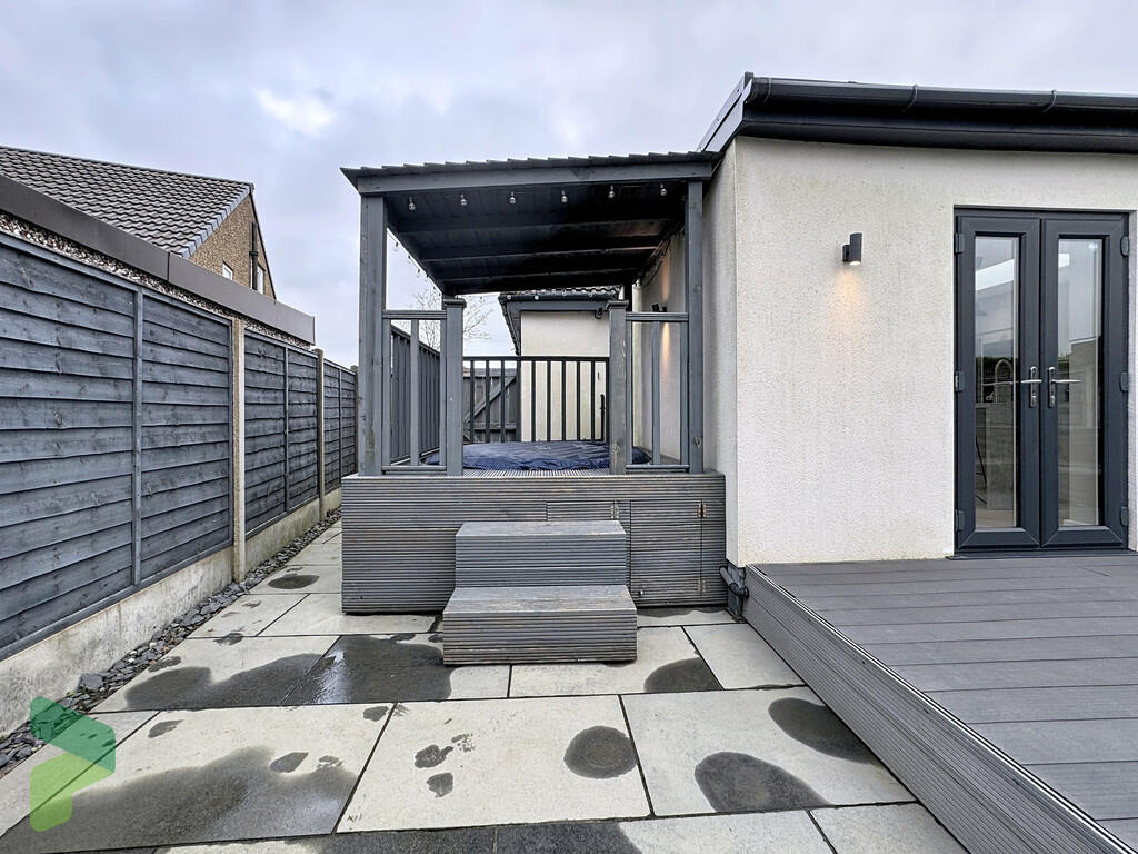 Rear garden with ...