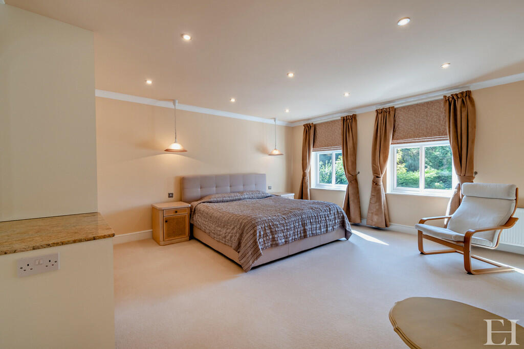 8617805-interiorW...