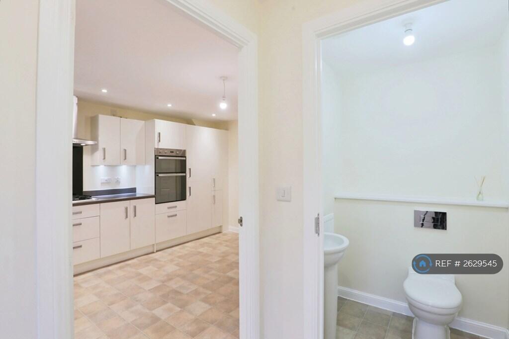 Downstairs Cloakroom 