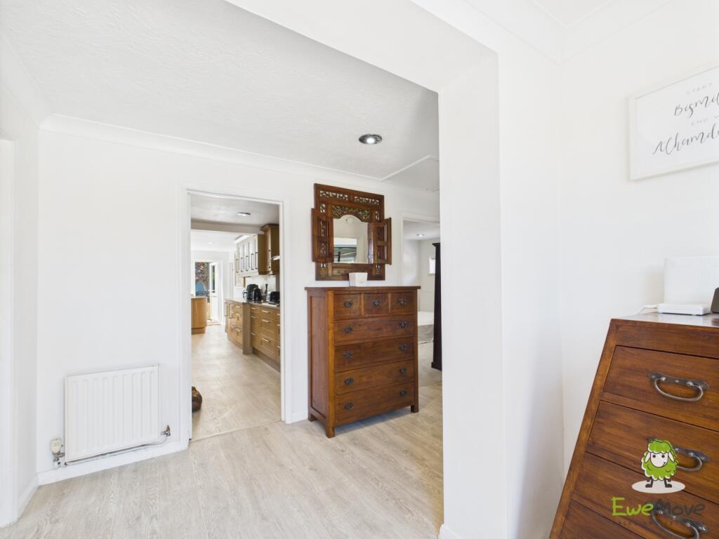 EweMove Basingstoke Estate Agents - 24 Byfleet Ave