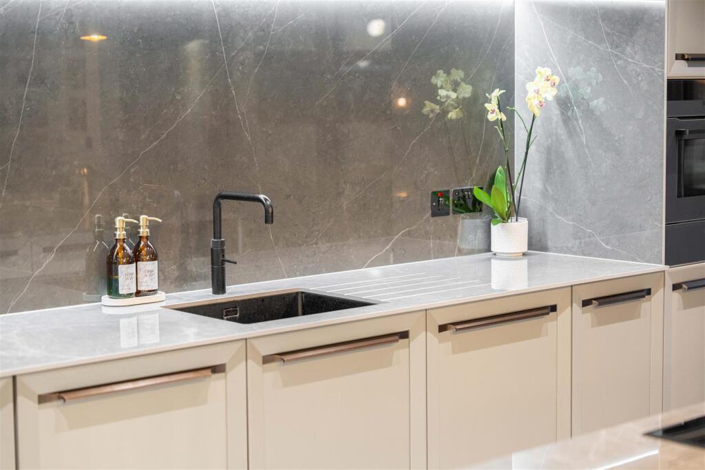 Blackthorn Barn - by Visually Rich 09089.jpg