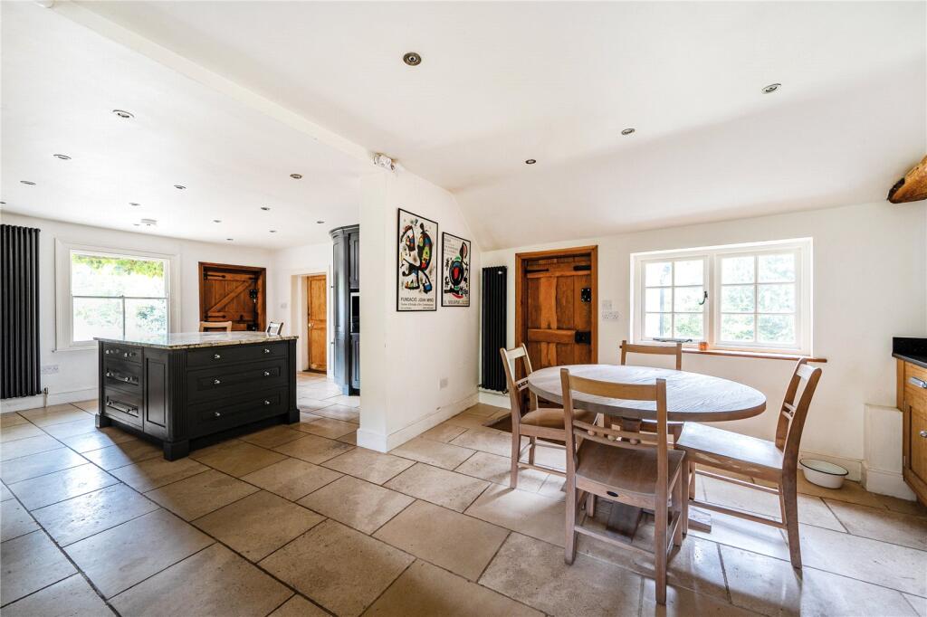 Kitchen/Breakfast Rm
