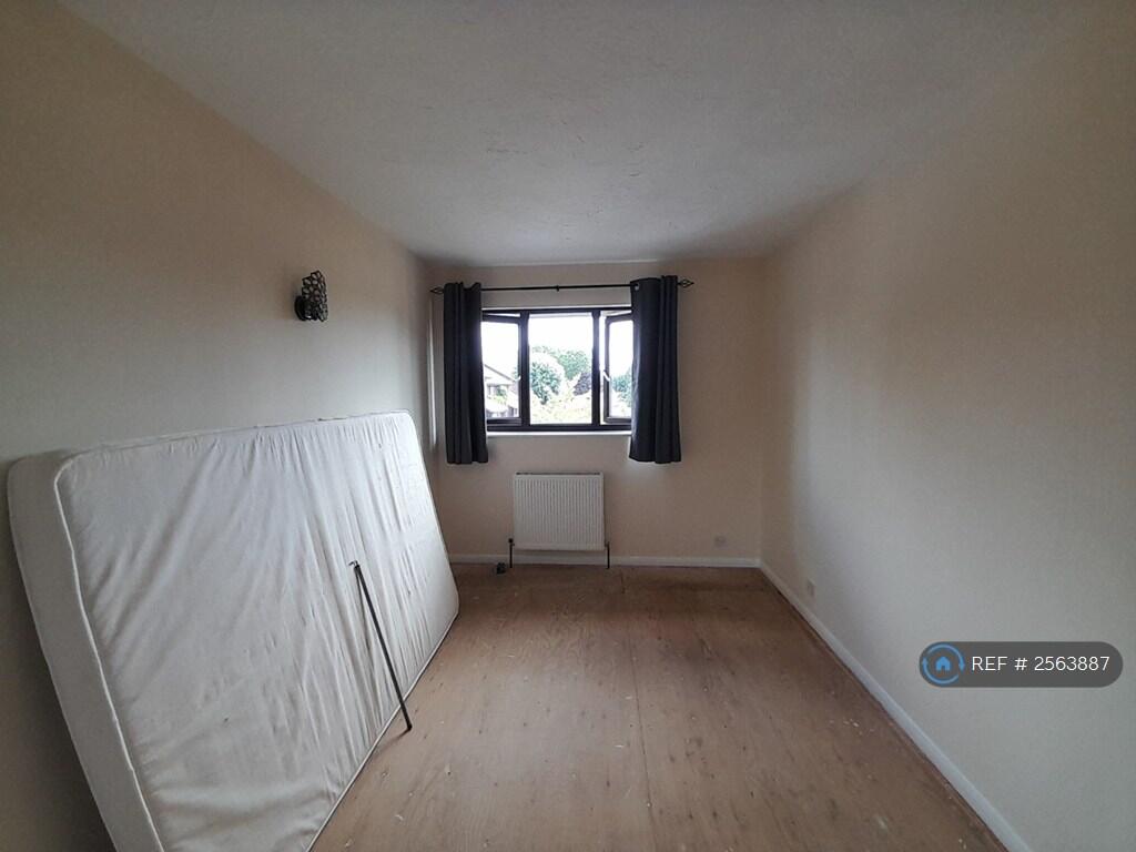 Master Bedroom With Fitted Wardrobe