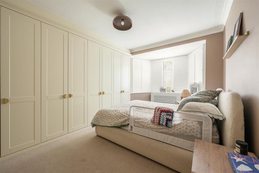 32, Forest Court