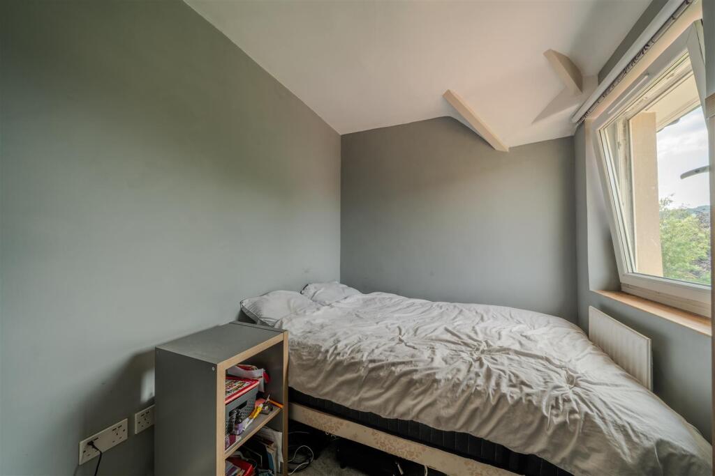 19 Lyneholmes Rise-128.jpg