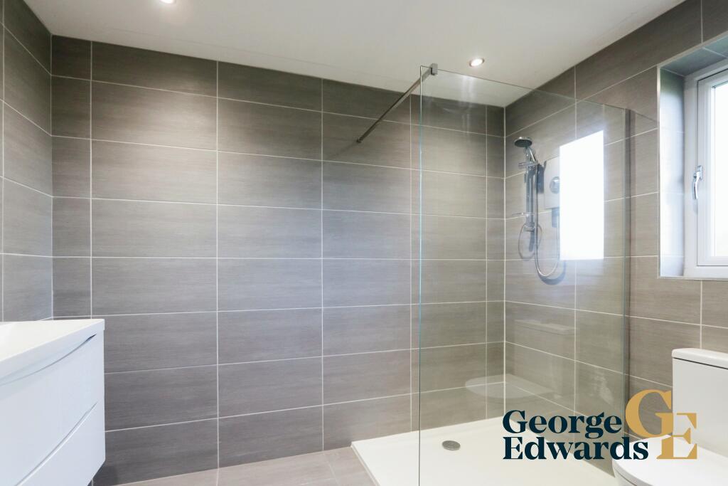 Downstairs En-Suite