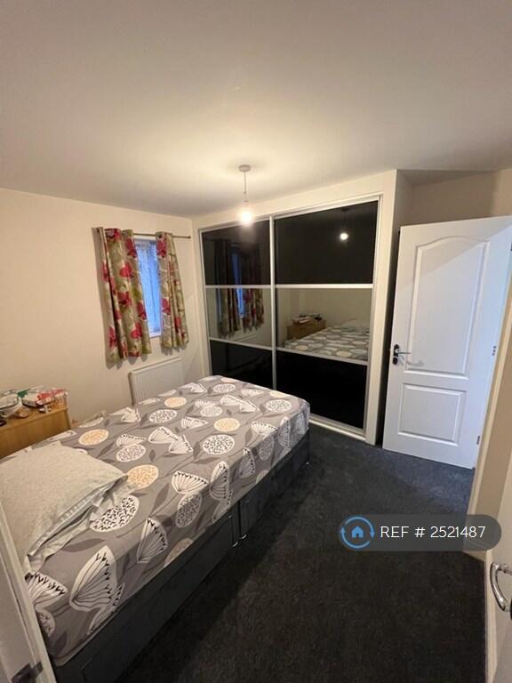 Master_bedroom_with_ensuite