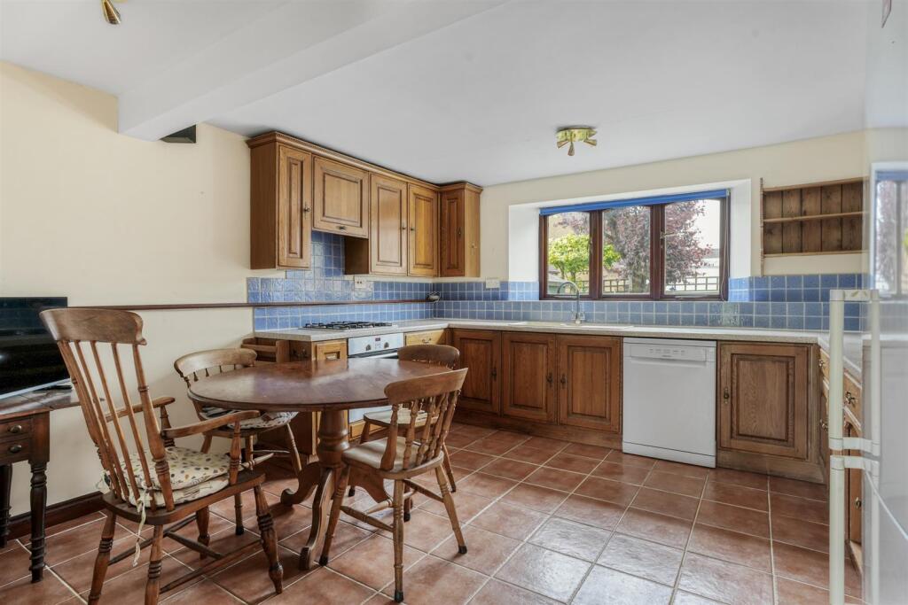KITCHEN/BREAKFAST ROOM