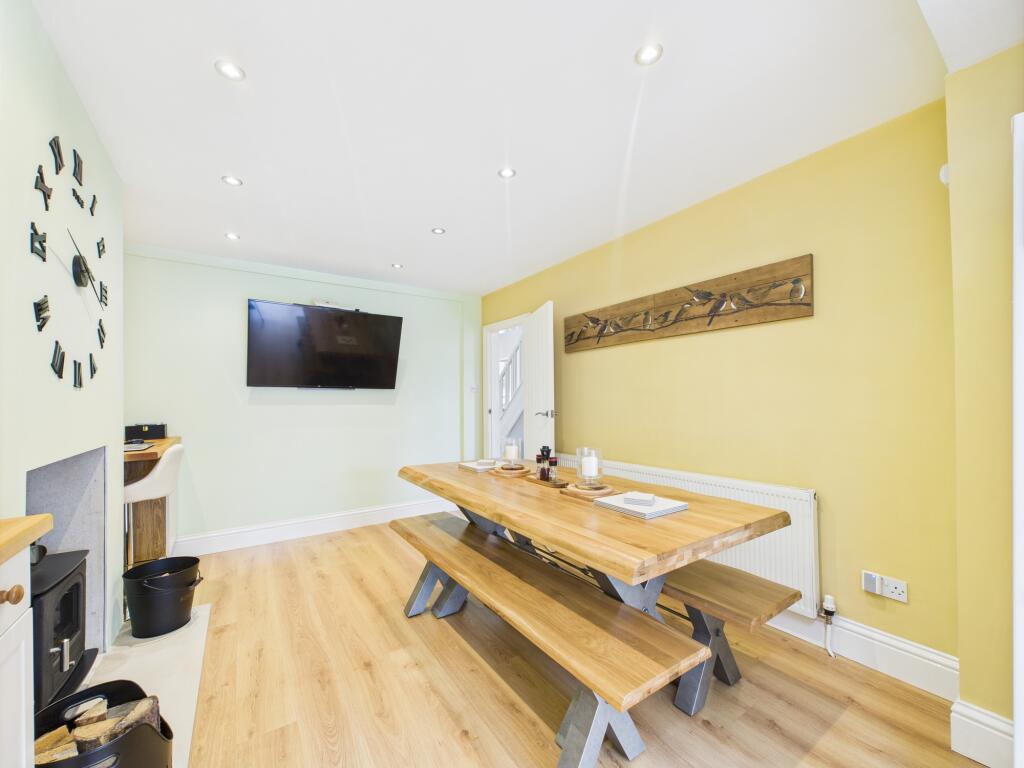 CAM03674G0-PR0566-STILL006