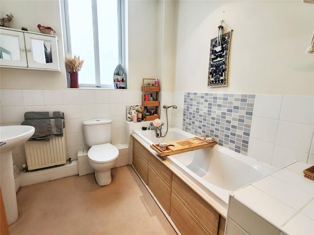 Jack &amp; Jill Bathroom