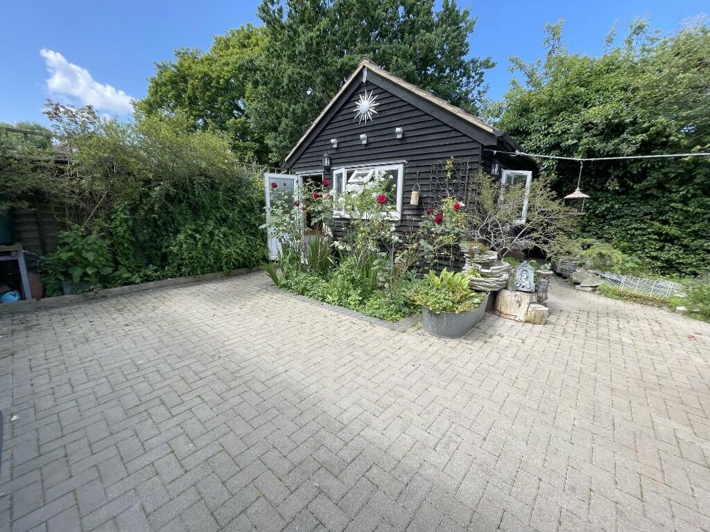 GARDEN ROOM