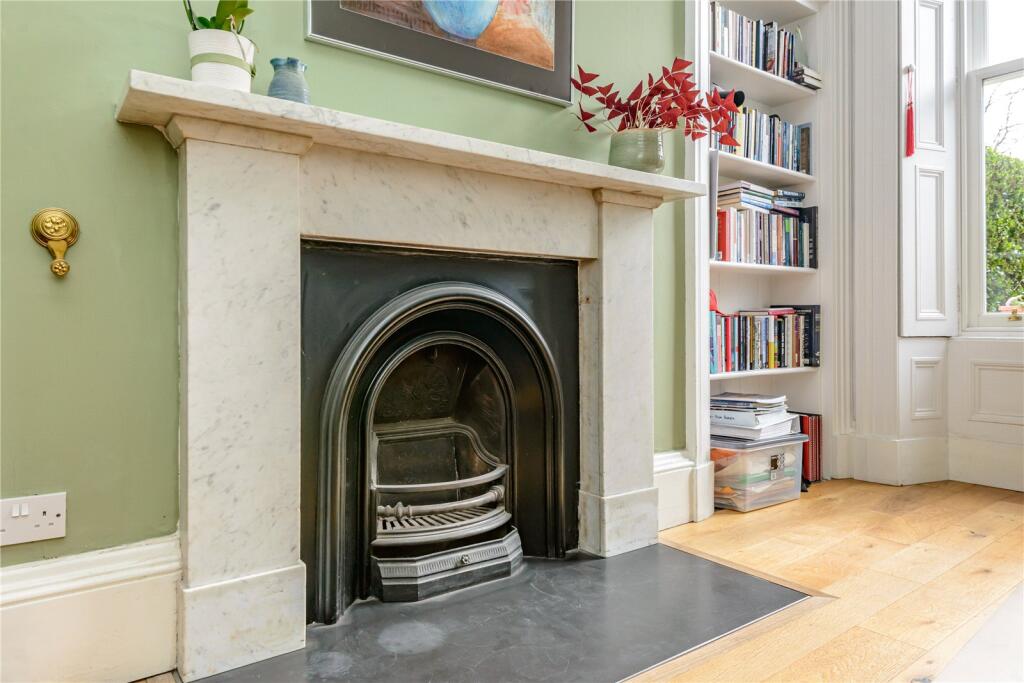 Gillespie Cres 36