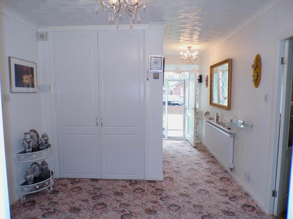 GreenLane109hall.JPG