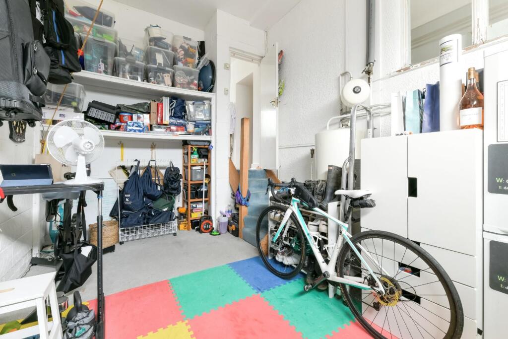 CASTLE AVENUE,  INTERNALS (13).jpg