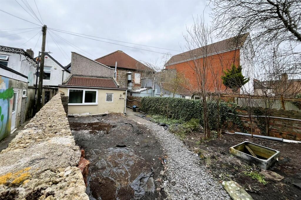 366 Two Mile Hill Road, St George, Bristol BS15 1A