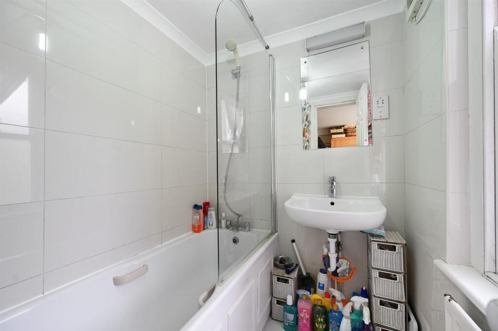 BW - Flat 2, 44 Formosa Street - Bathroom1 (1).jpg