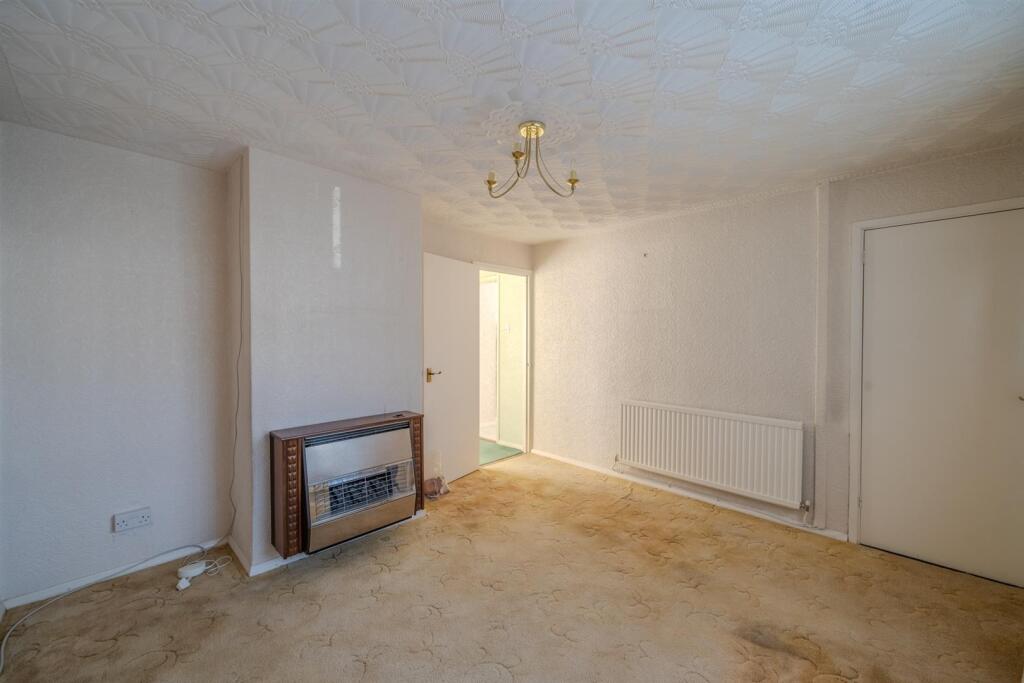 187 Henllys Way-9.jpg