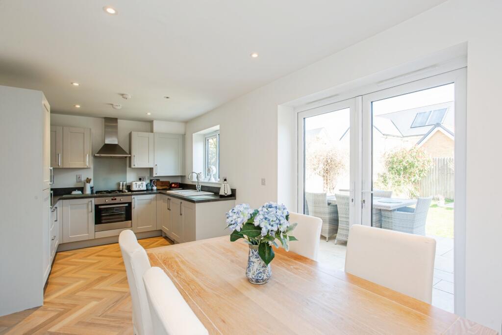 Kitchen/Dining Area