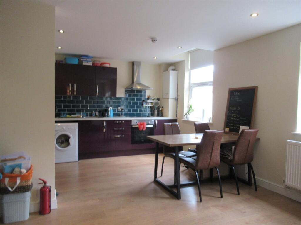 Open-plan Lounge/Kitchen