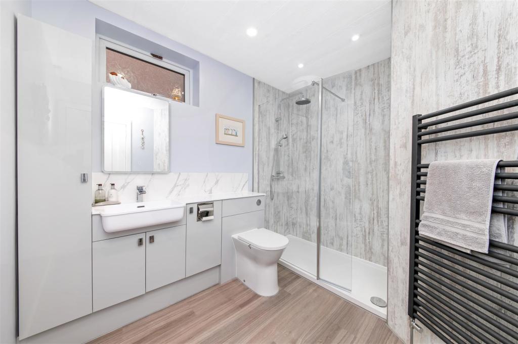 HOUSE SHOWER ROOM